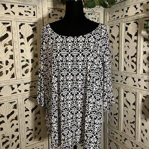 CC LOVELY BLACK WITH WHITE SWIRL PATTERN MID SLEEVE PLUS SIZE TOP